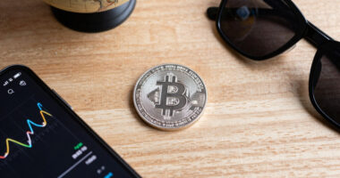 Bitcoin holds near $64,000 as a renewed Hormuz threat clouds US-Iran ceasefire talks