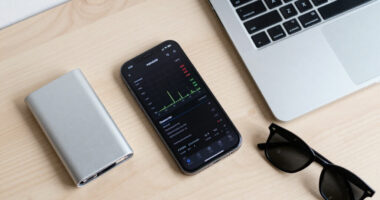Why Is XRP Falling As Bitcoin And Ethereum Hold Steady?